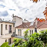 Famous Parisian Designer\'S Pied-A-Terre In Le Marais
