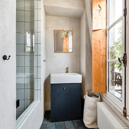 Famous Parisian Designer's Pied-a-terre In Le Marais Apartment Paris