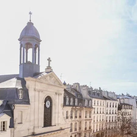 Famous Parisian Designer's Pied-a-terre In Le Marais *