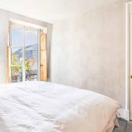 Famous Parisian Designer's Pied-a-terre In Le Marais Apartment *