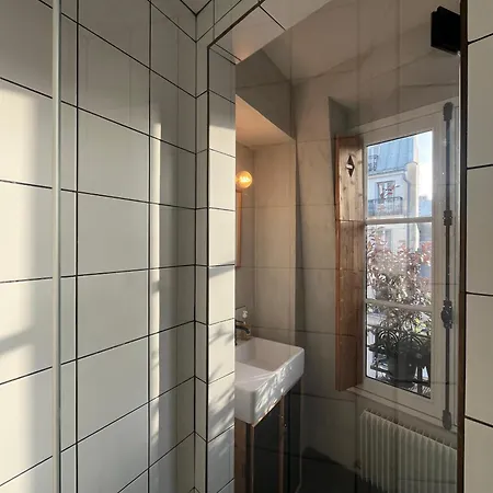 Famous Parisian Designer's Pied-a-terre In Le Marais Apartment Paris